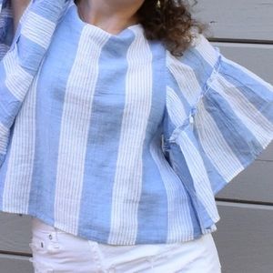 American Eagle flowy Blue and White top